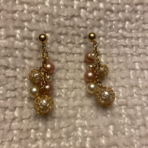⭐️Costume gold and pearl post-back dangle earrings - Picture 1 of 4